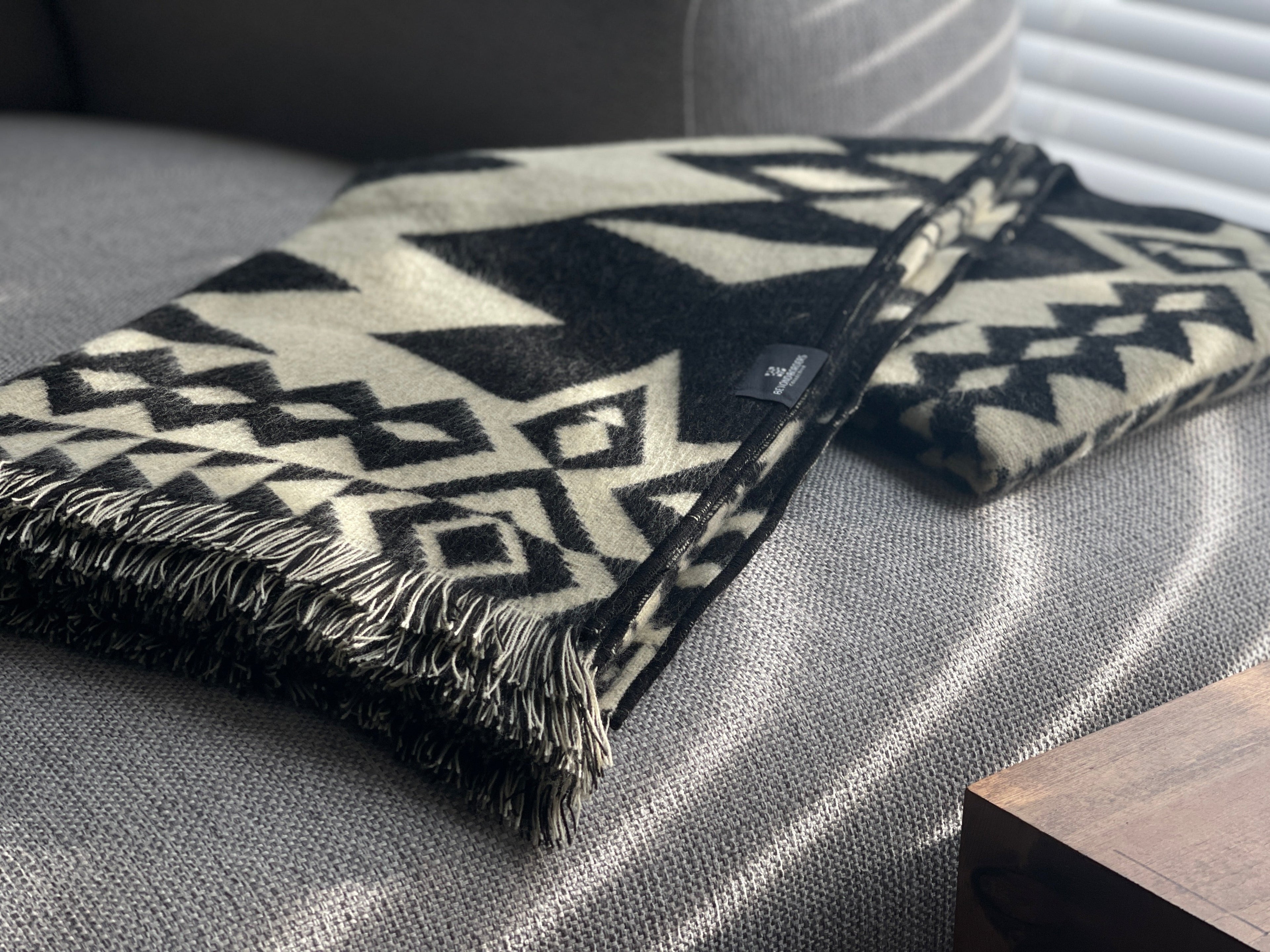 Awa Throw Blanket - Natural / Black