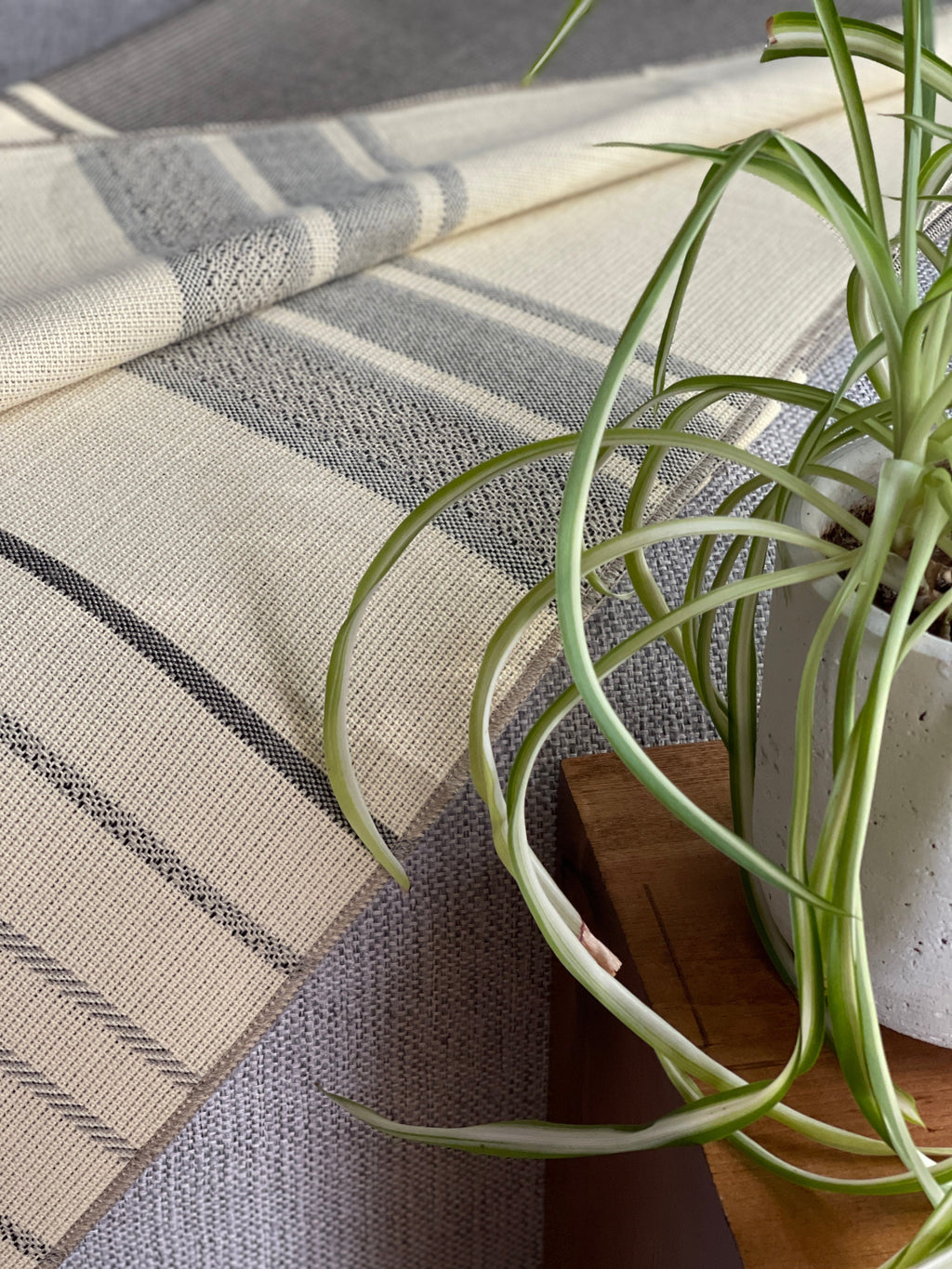 Equinoccio Throw Blanket - Cedar Brown