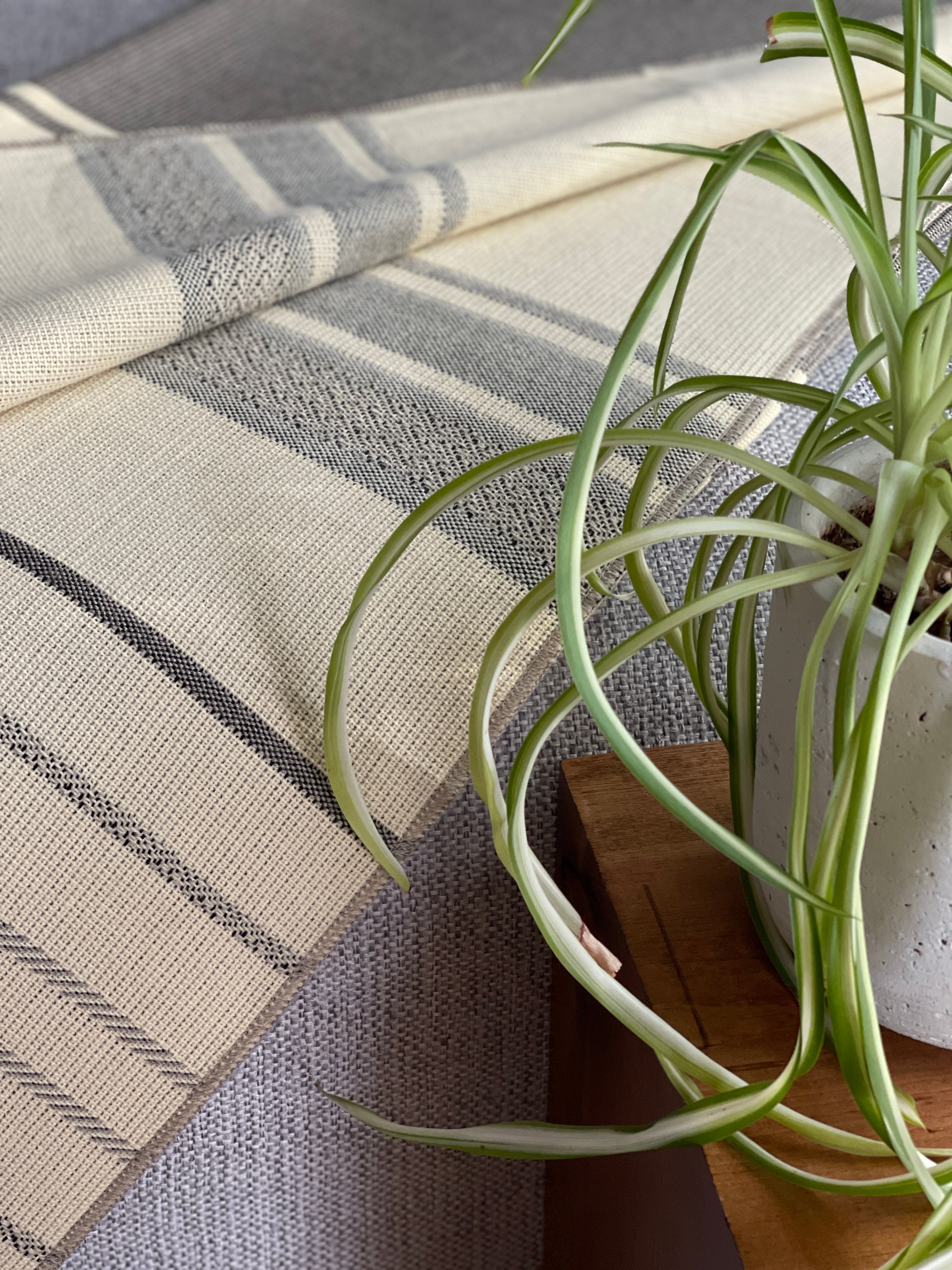 Equinoccio Throw Blanket - Cedar Brown